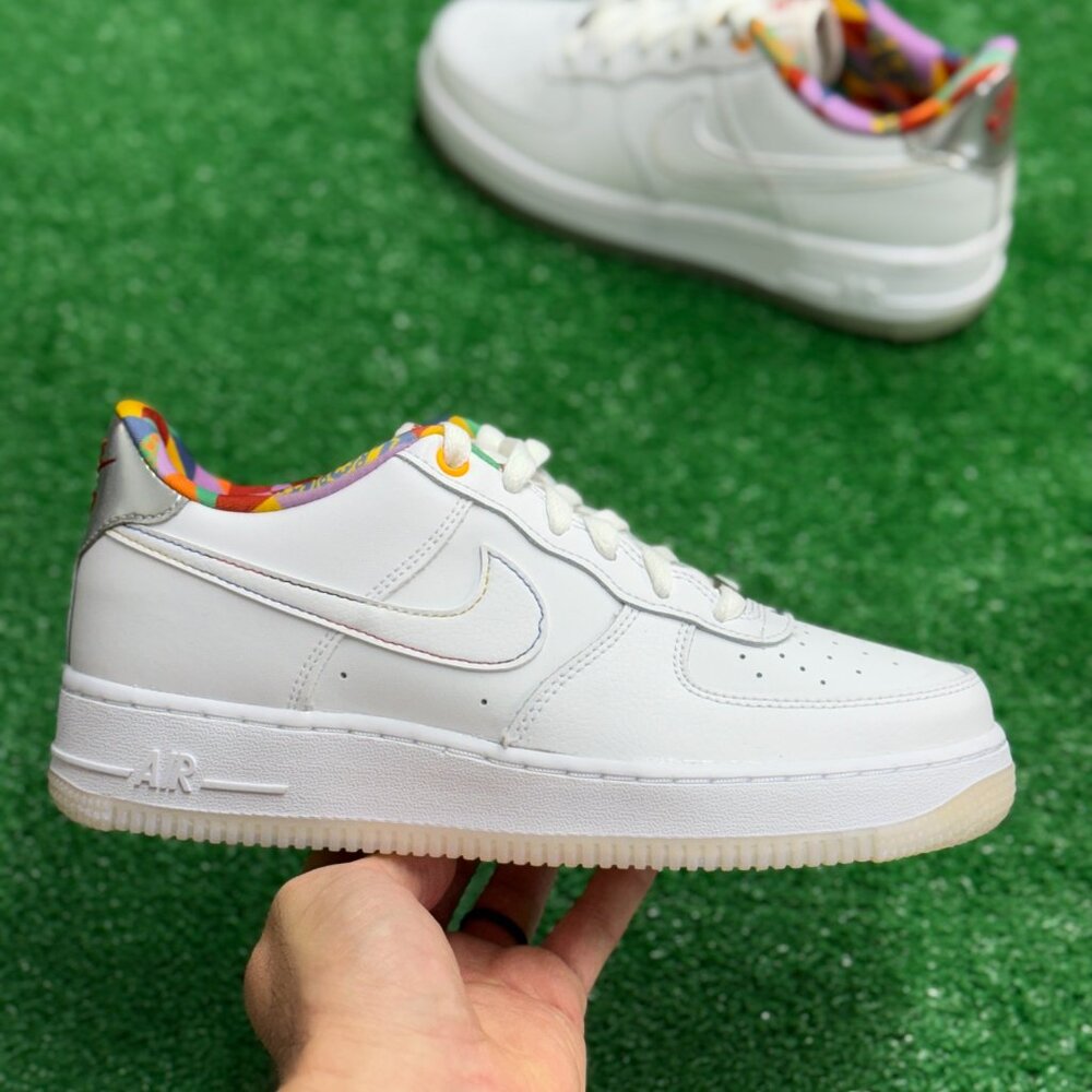 Nike Air Force 1 Low LV8 White Playful Print GS FN8912-111 NEW Size 6.5 / WMNS 8